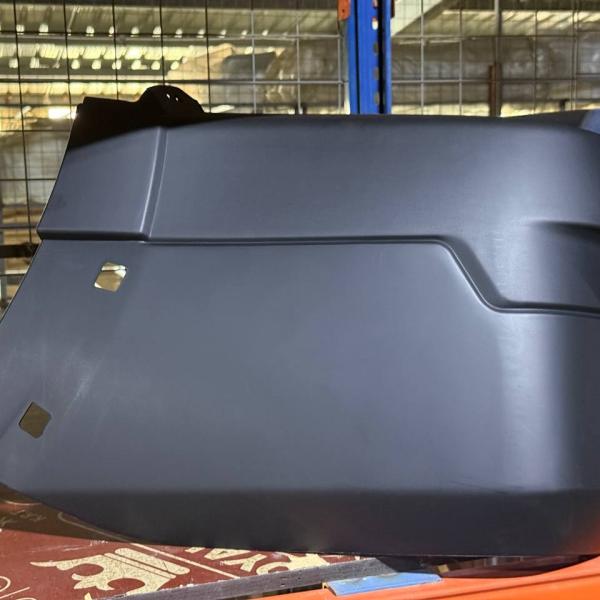 كرن خلفي يمين باجيرو 2010 اسود