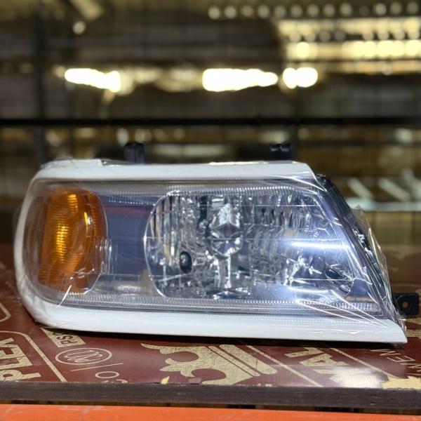 لايت امامي يمين نتيفا 2010 ابيض